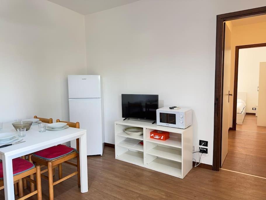 5' From Punta Gro Beach With Free Swimming Pool Sirmione Luaran gambar